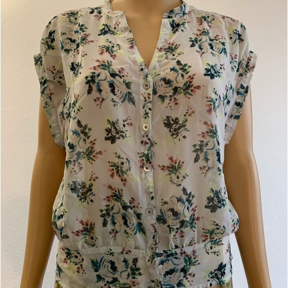 Frenchi Tops - Frenchi Women’s Medium floral blouse. Capped sleeve, sheer, lightweight fabric.